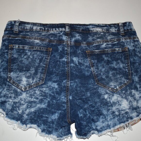 BAMBOO DISTRESS JEAN SHORTS - Picture 3 of 5